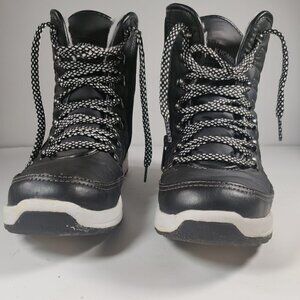 Waterproof Snowboot by Khombu, A supplier to the US womens ski team. SZ 6M
